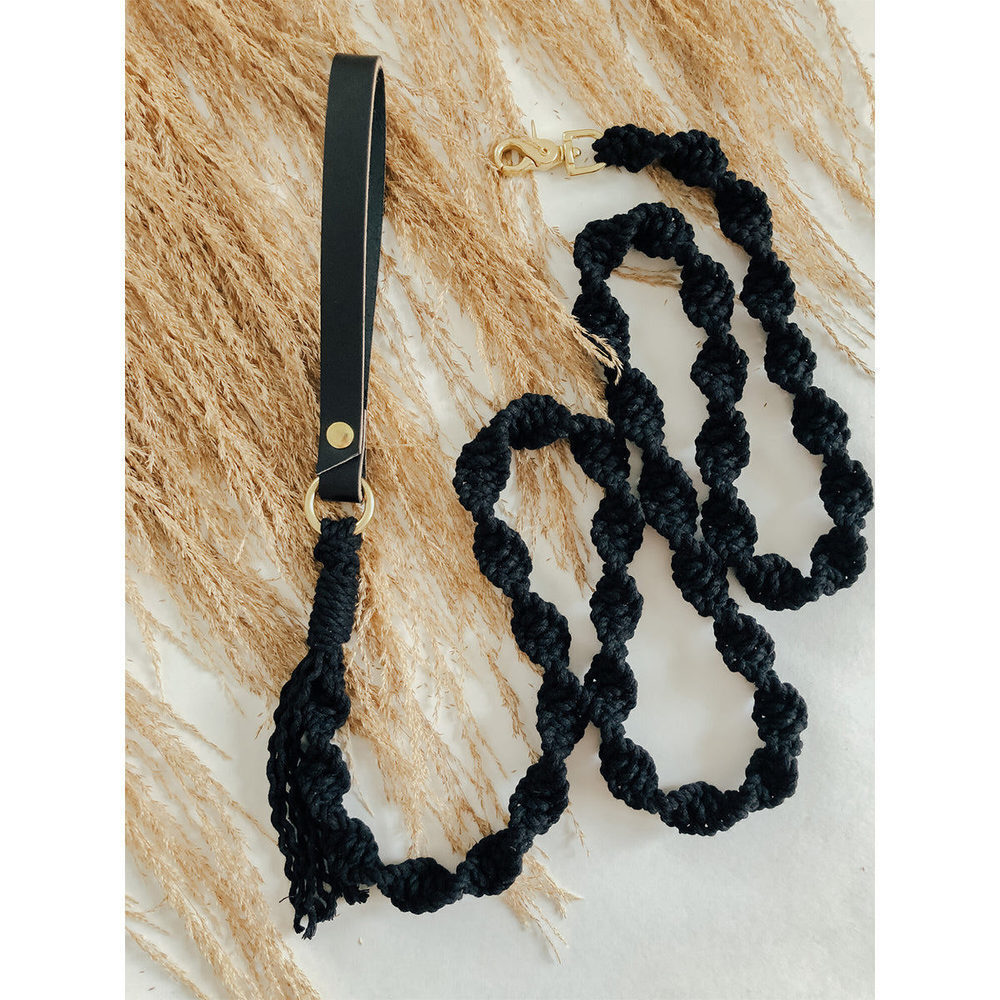 Elevate Your Walks with Handcrafted Luxury: The Perfect Leash for Style and Str